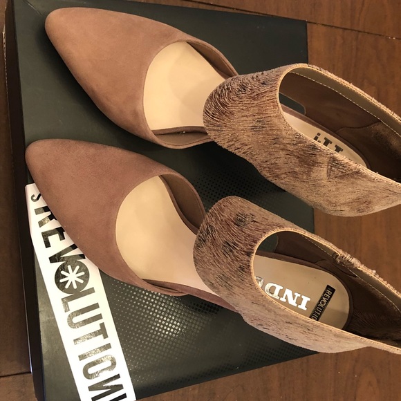 Revolution Ankle Cuff Heels so cute and unique - Picture 3 of 4